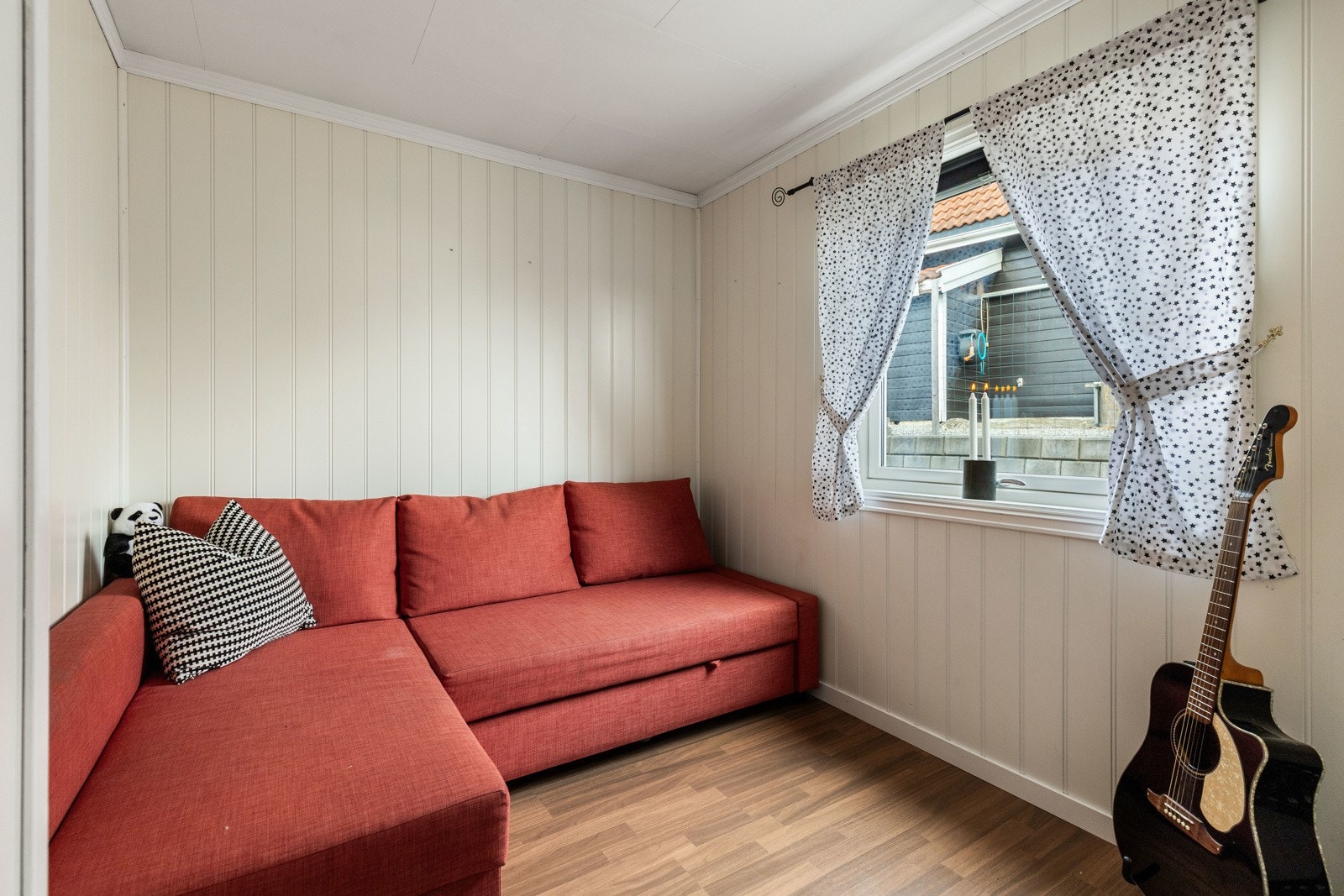 Med tilsammen fire soverom og ett innredet rom, så kan rommene også utnyttes til andre formål. Galleribilde