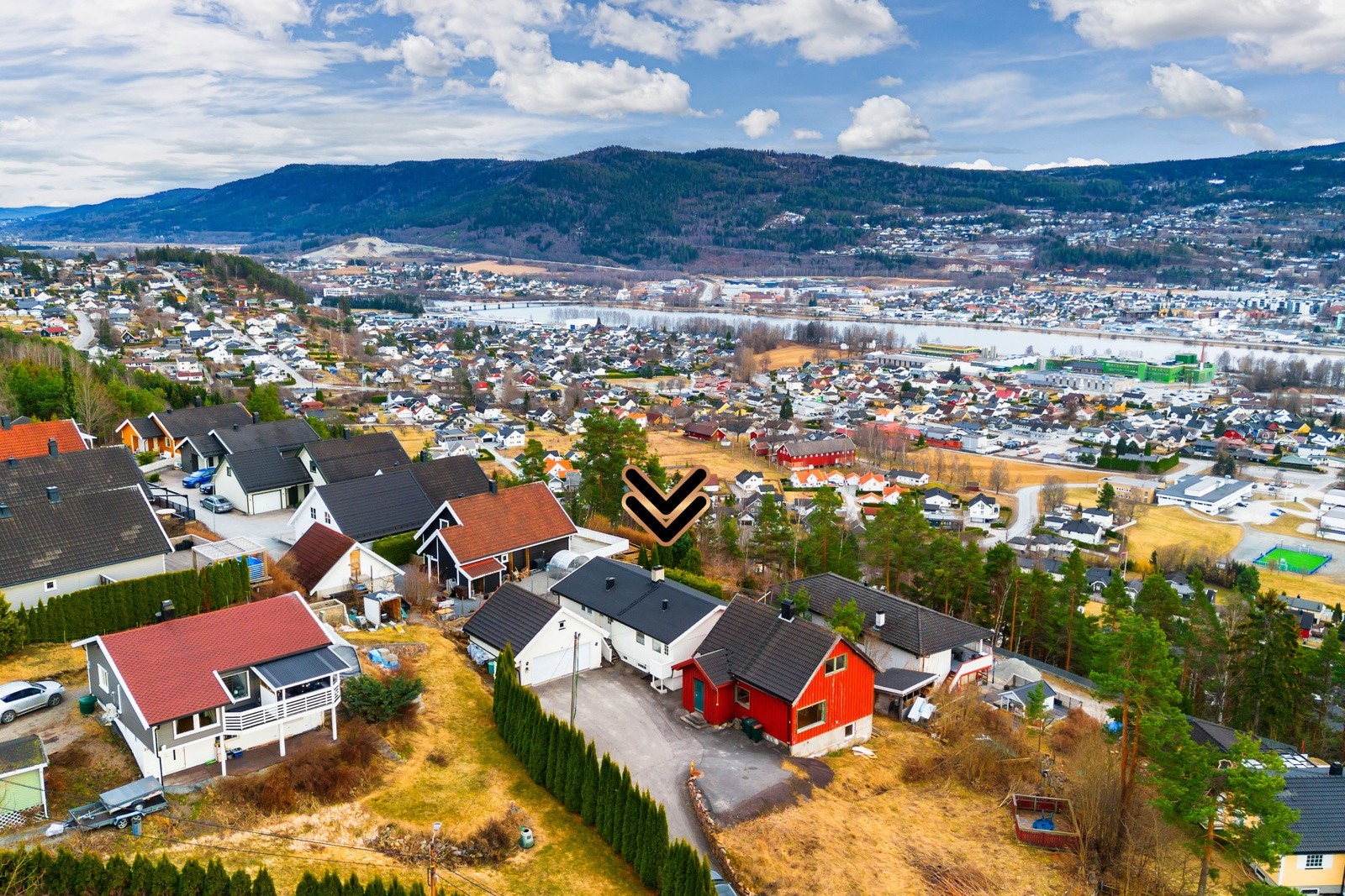Omgivelsene er naturskjønne, med flotte turmuligheter sommer som vinter. Galleribilde