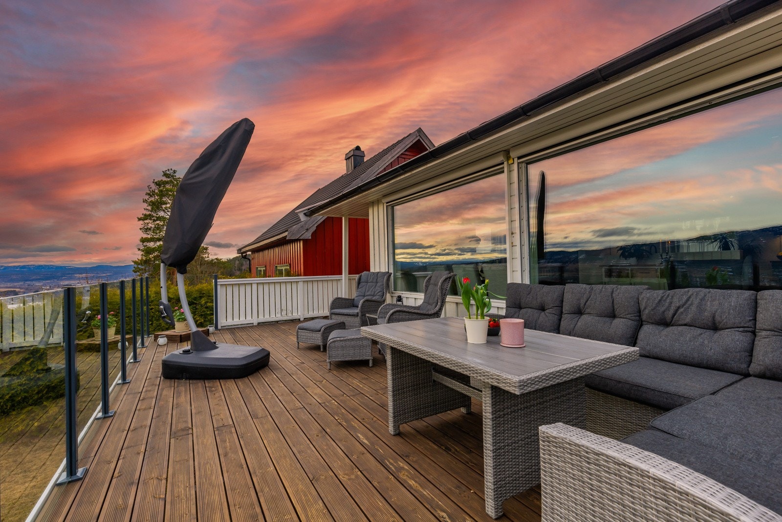 Stuen har utgang til en herlig terrasse på ca. 31 kvm. Galleribilde