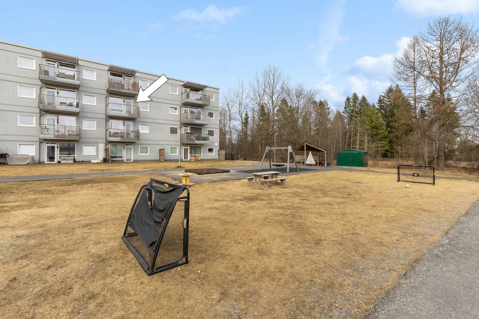 Lekeplass på sameiets fellesareal - perfekt for de minste barna. Galleribilde