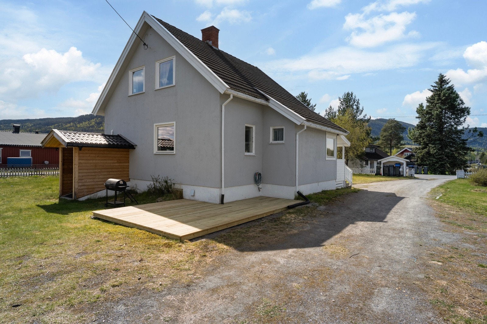 Ny platting oppført i 2025 som skaper en lun og solrik krok Galleribilde