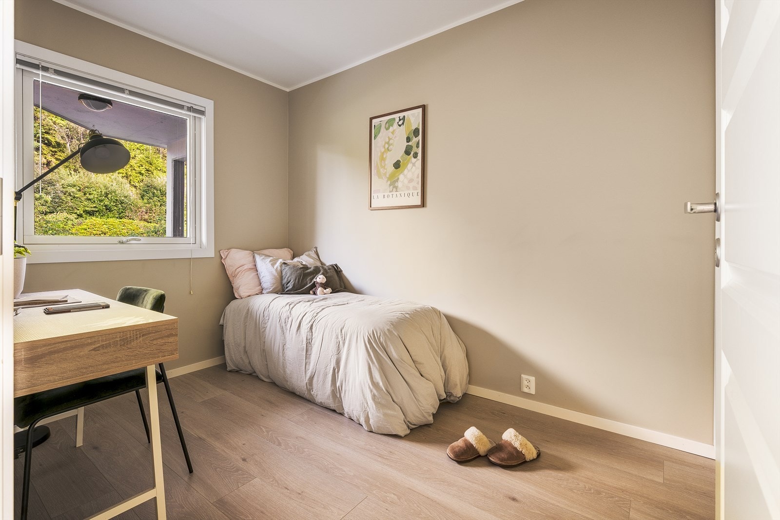 Her kan man innrede med dobbeltseng, nattbord og garderobe Galleribilde