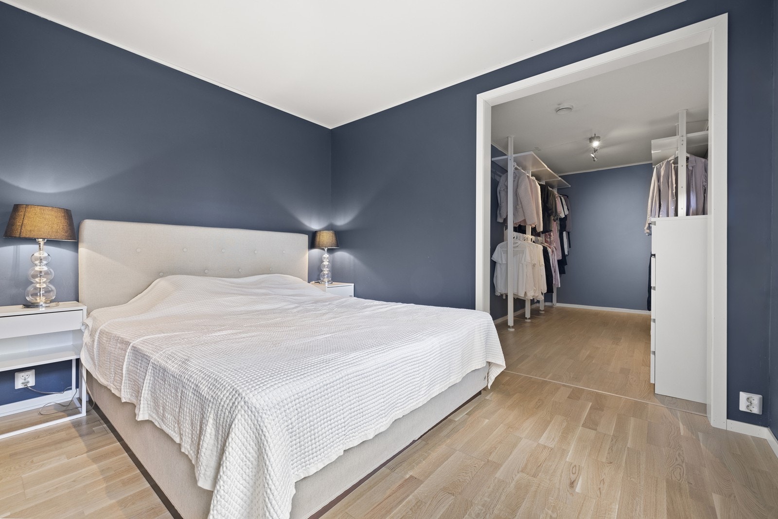 Tre soverom hvor alle er av god størrelse og har fine vindusflater. Galleribilde