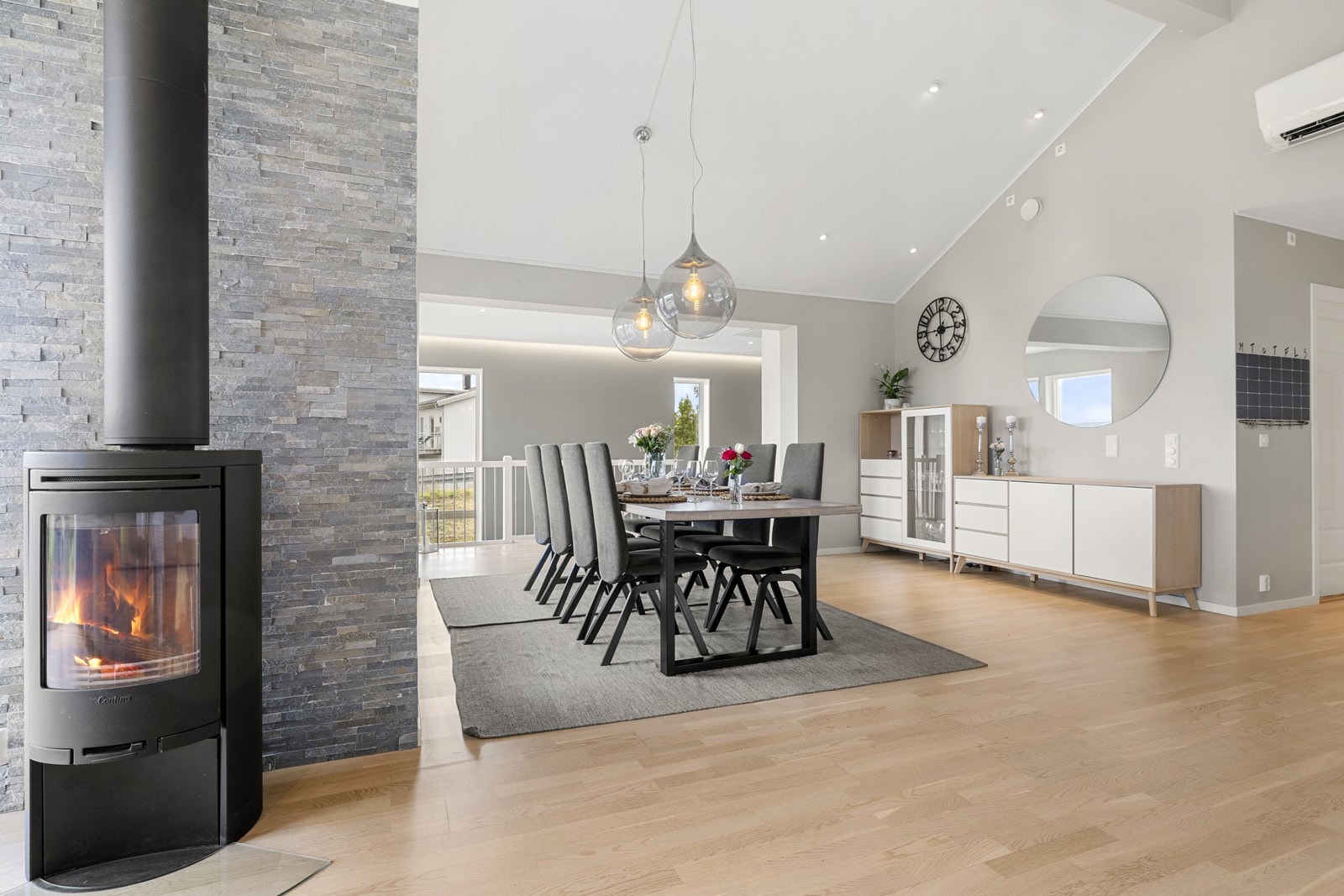 Peisovn og varmepumpe installert. Galleribilde