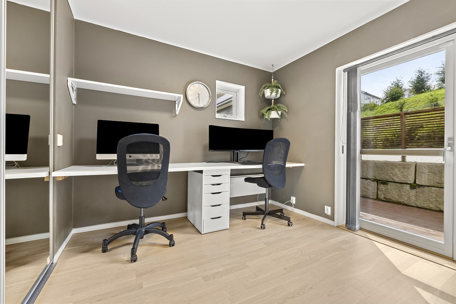 Soverom innredet som kontor og her kan hjemmekontoret finne sted. Galleribilde