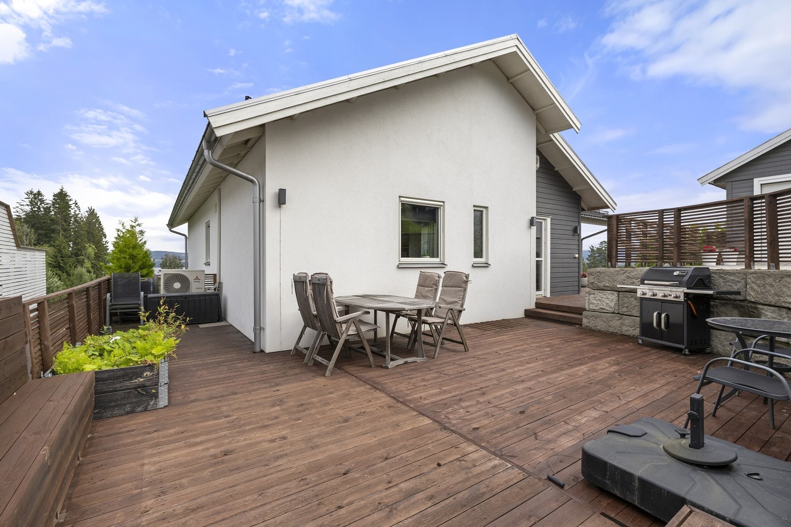 Terrasse perfekt for grilling. Galleribilde