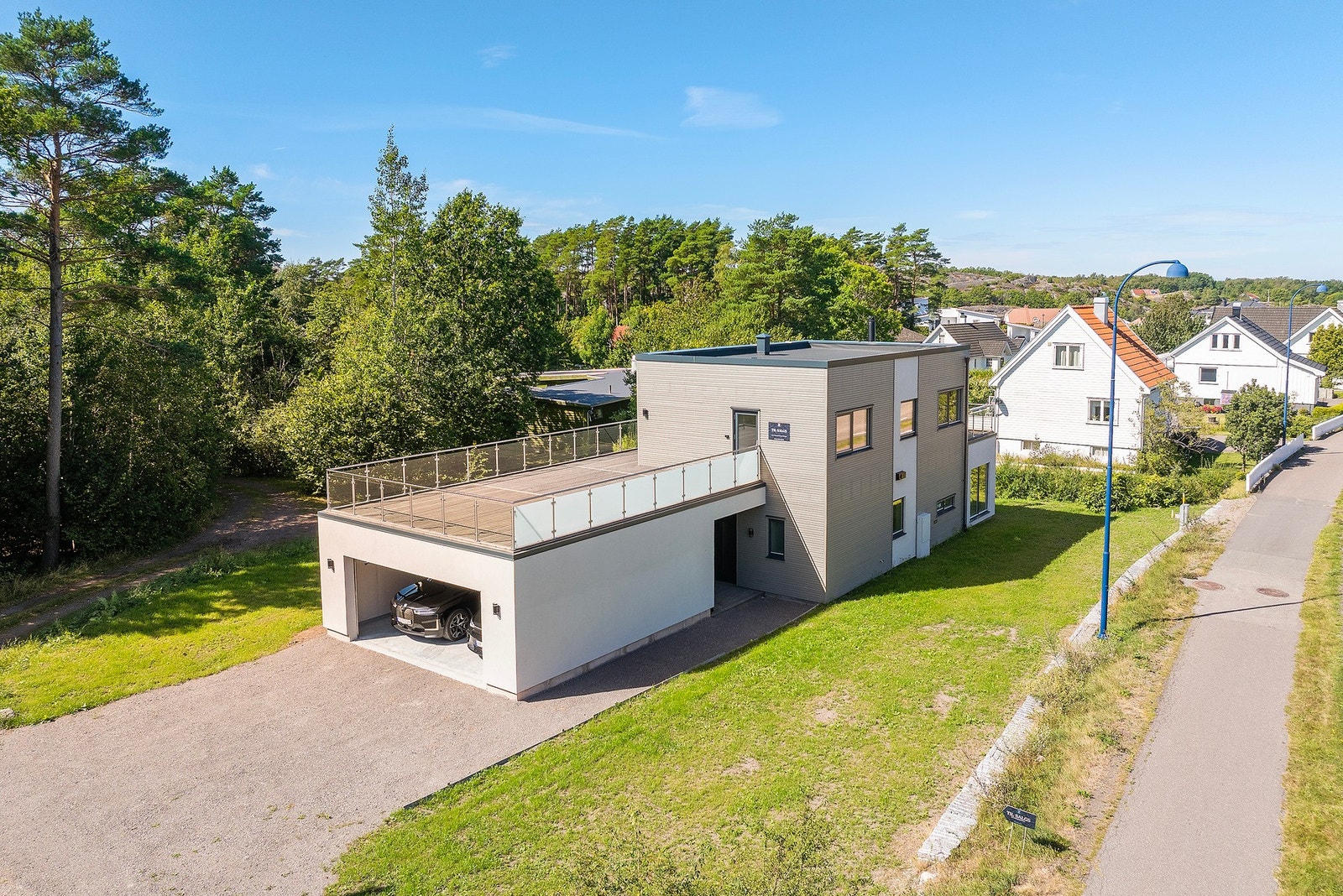 Stor fin dobbelgarasje Galleribilde