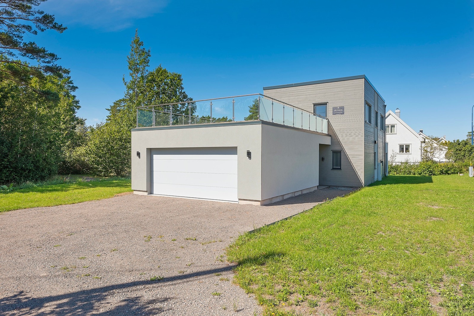 Stor dobbeltgarasje. Galleribilde