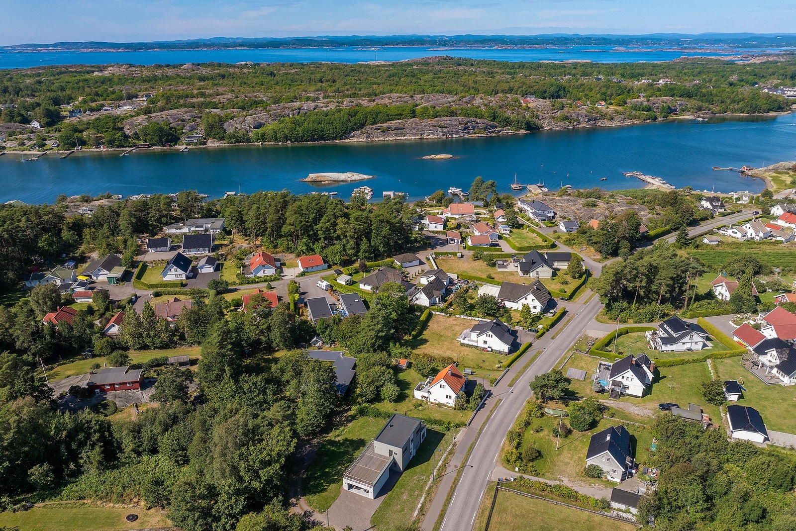 EIE eiendomsmegling v/Robert Hoff ønsker velkommen til denne flotte boligen i Hvasserveien 96 B. Foto: Nils Kavlie-Borge Galleribilde