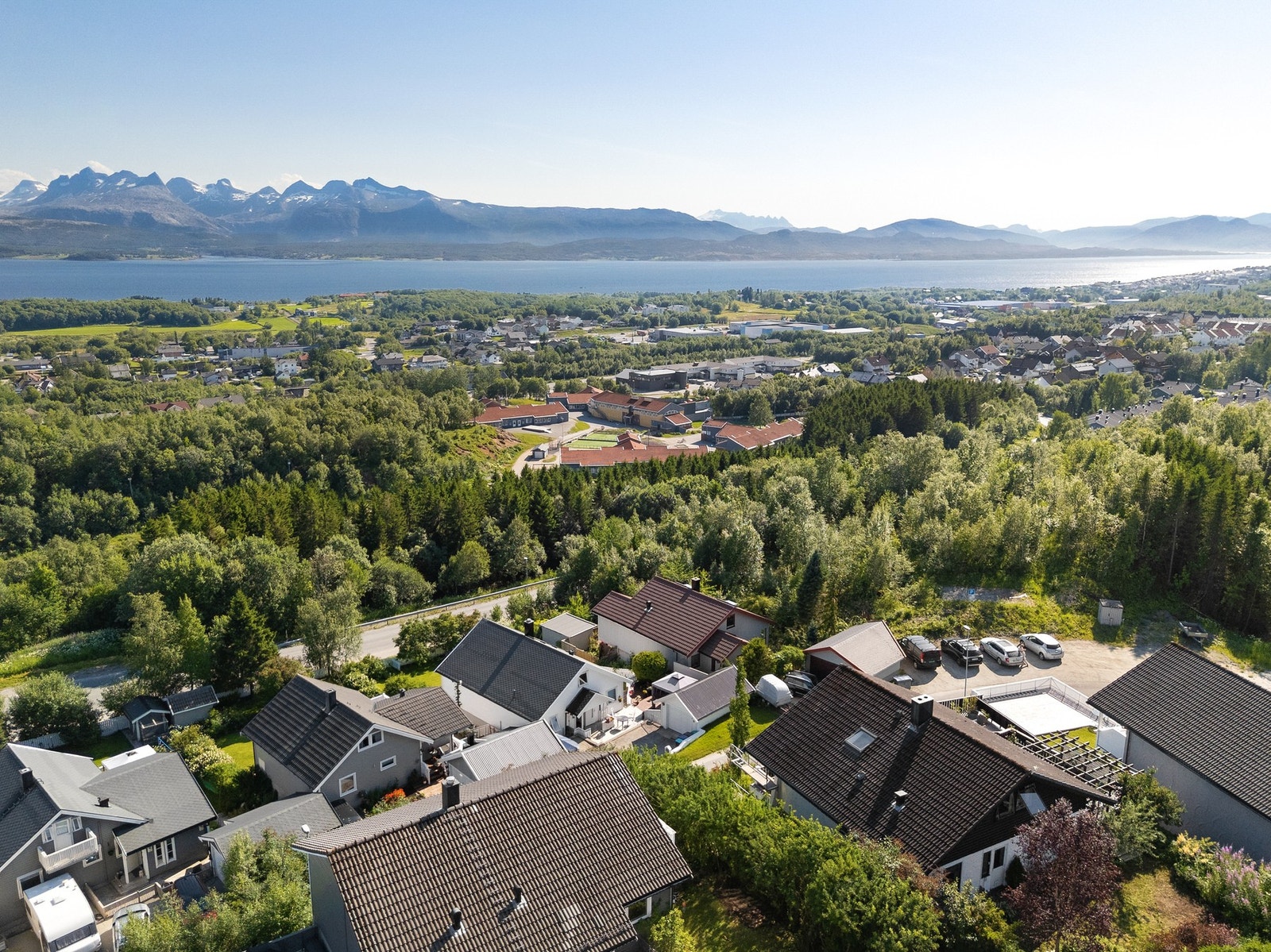 Svært kort vei til flott turterreng, sommer som vinter! Galleribilde