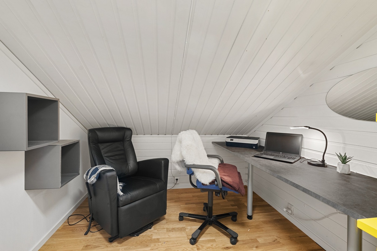 Kontordel etablert på loft. Galleribilde