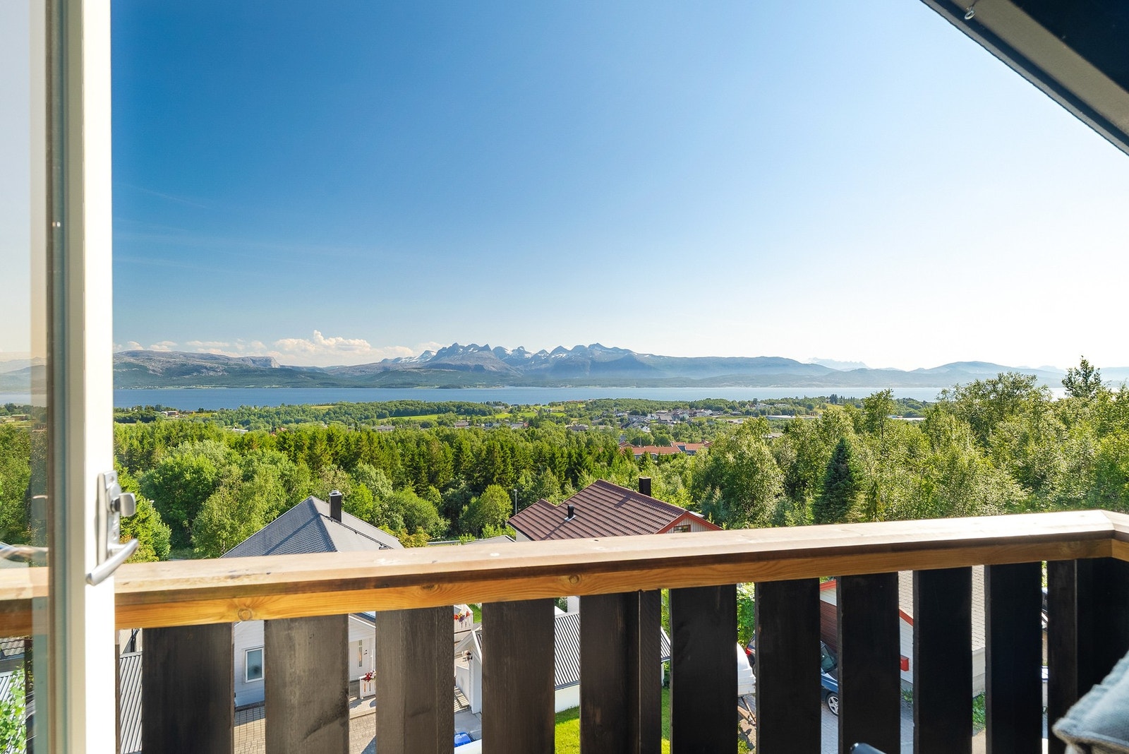 Fra balkongen i loftsetasjen er det en utsikt som bare må oppleves. Galleribilde