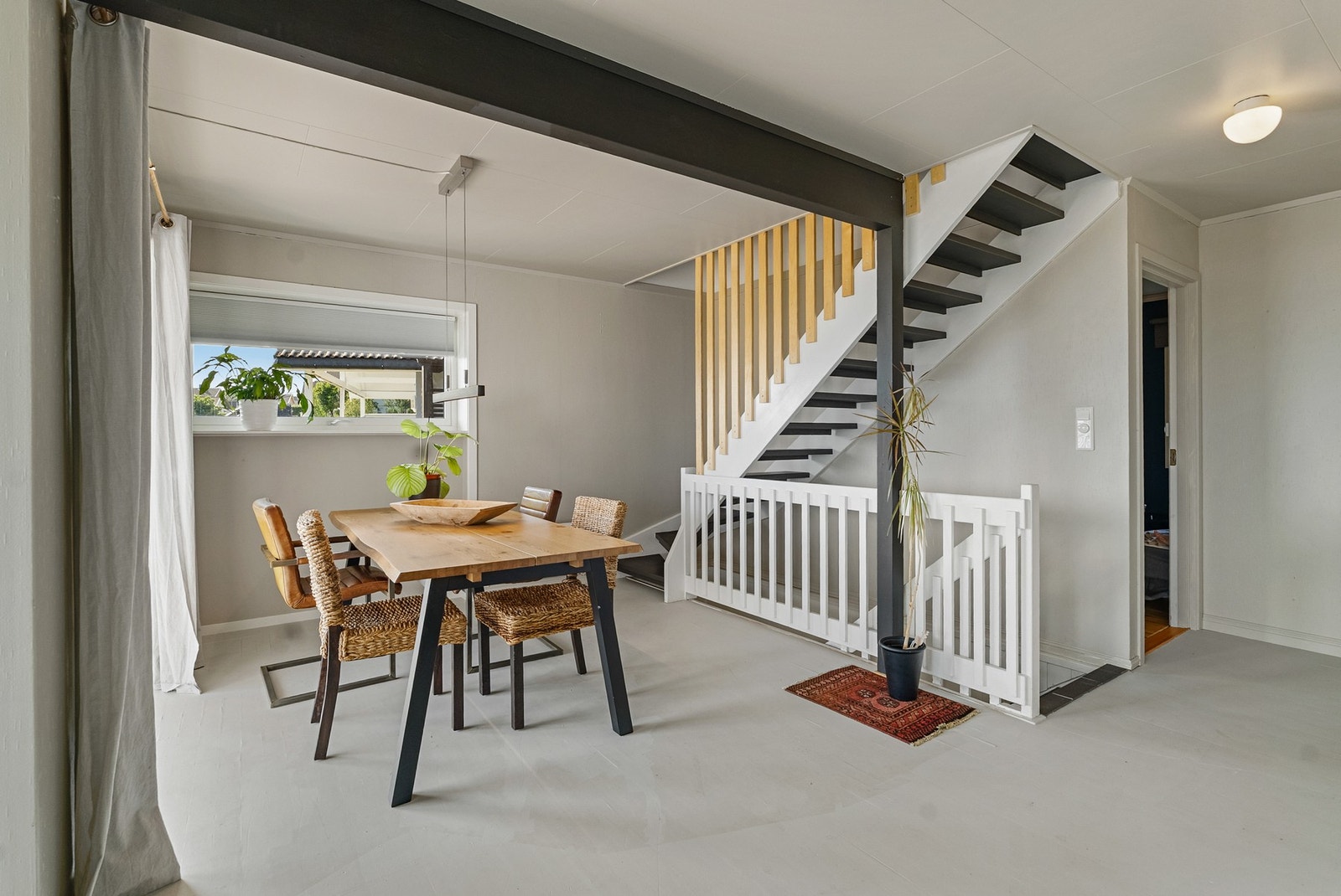 Egen spisestuedel med plass til hele storfamilien. Galleribilde