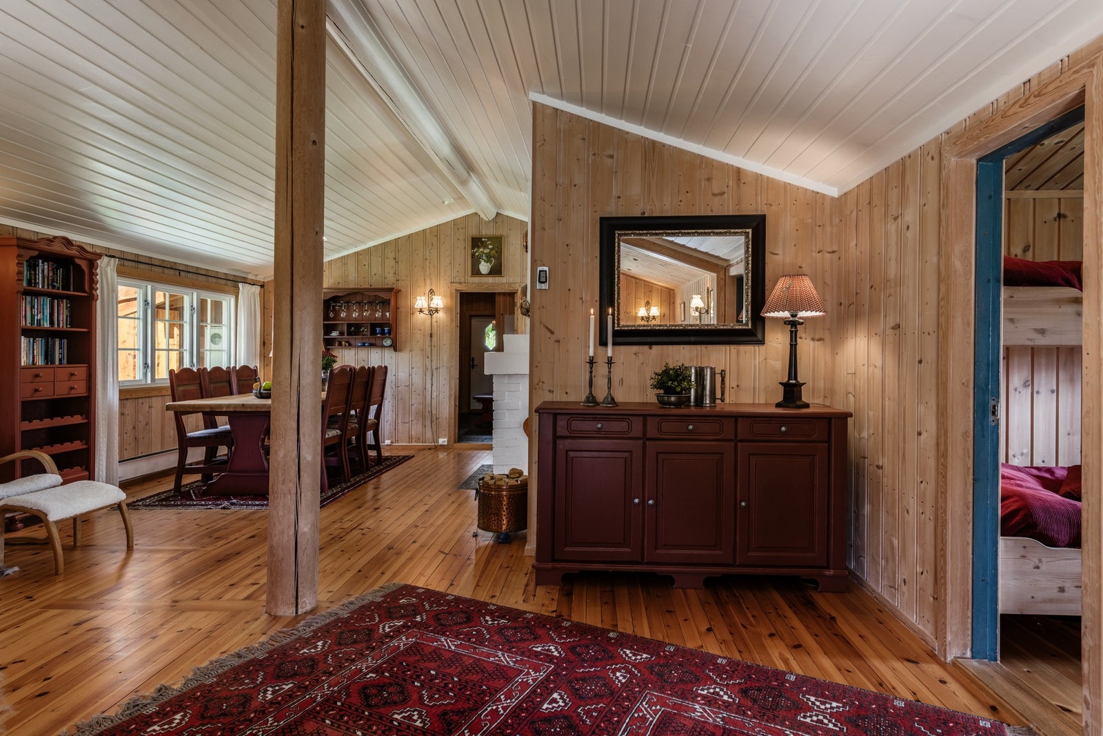 Hytten har en praktisk planløsning, med alt på ett plan Galleribilde