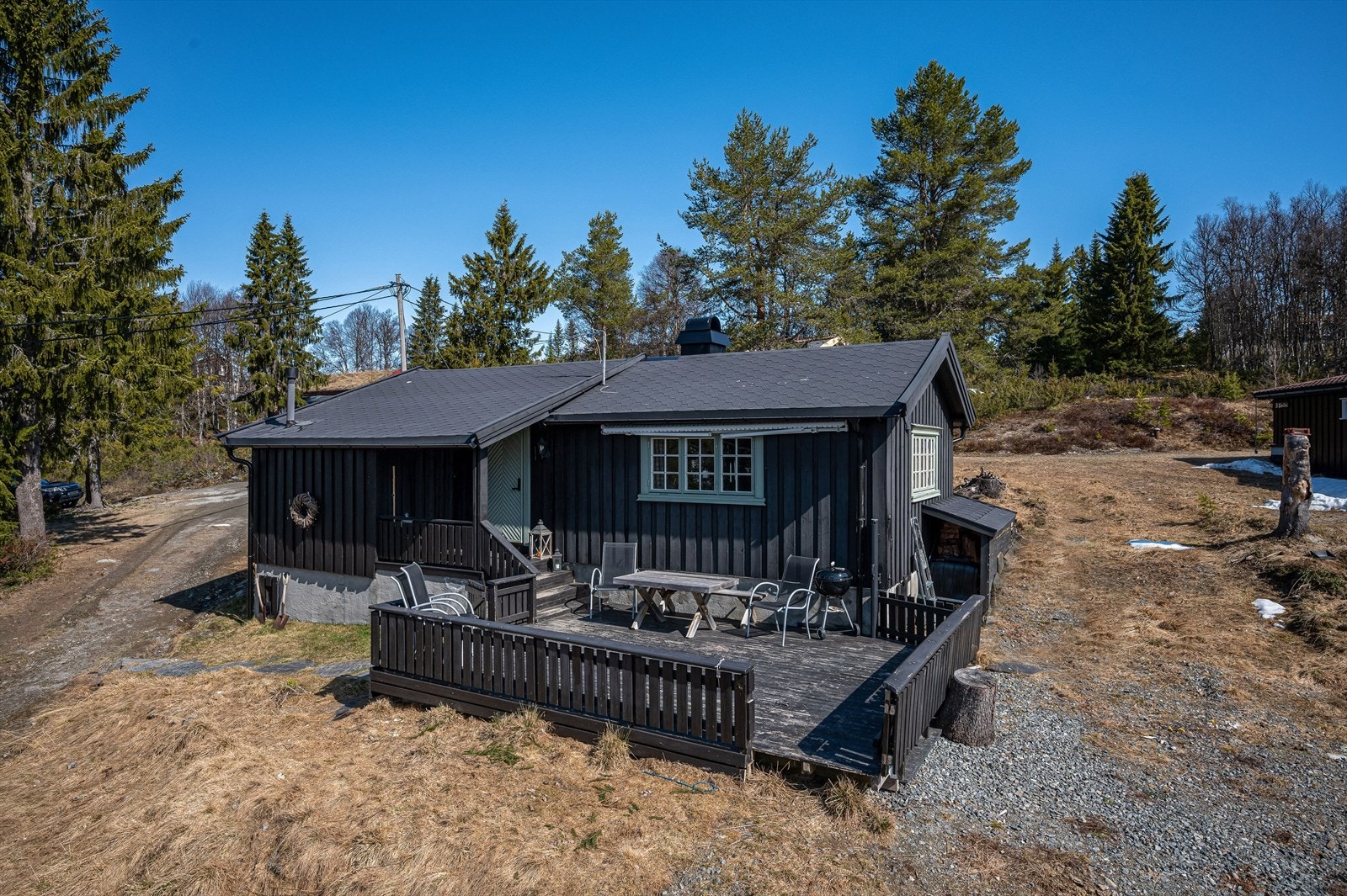 Hytta ligger fint og sentralt til i Tjønnbakkvegen på Mysusæter, med gangavstand til alle fasiliteter. Galleribilde