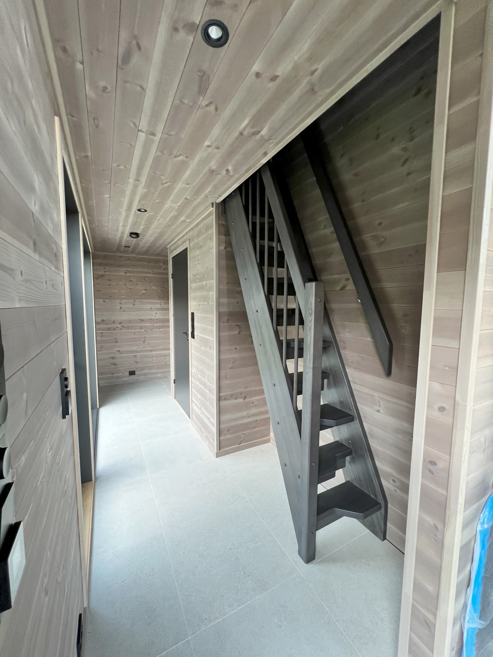 Gang med trapp til hems Galleribilde