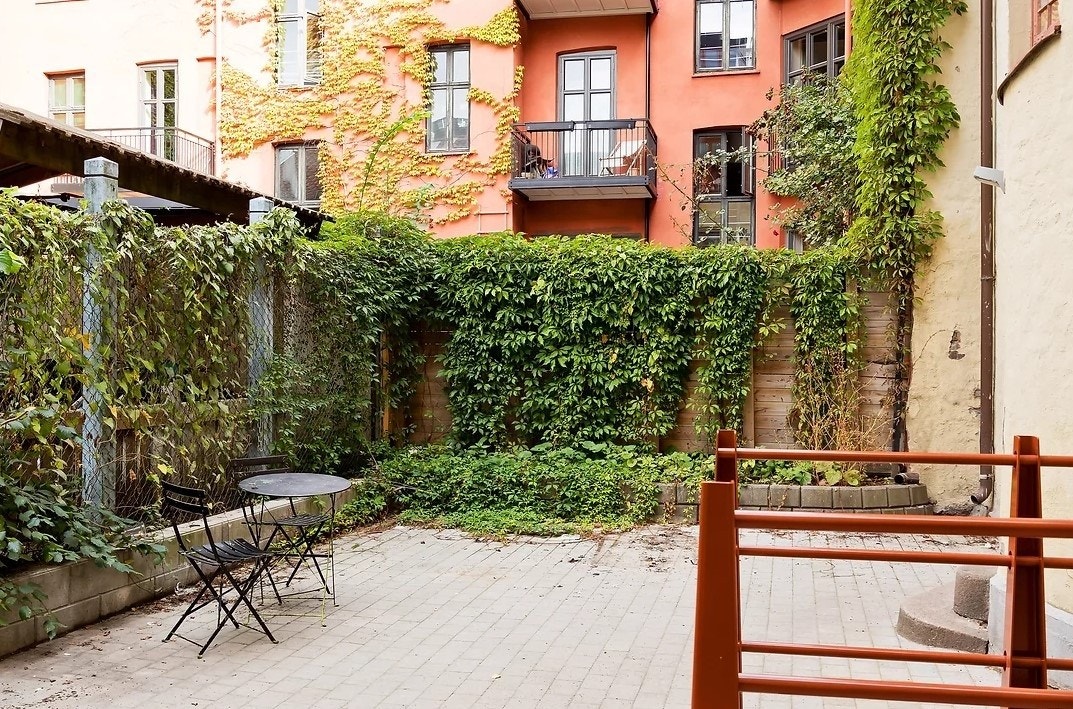 Bakgård Galleribilde