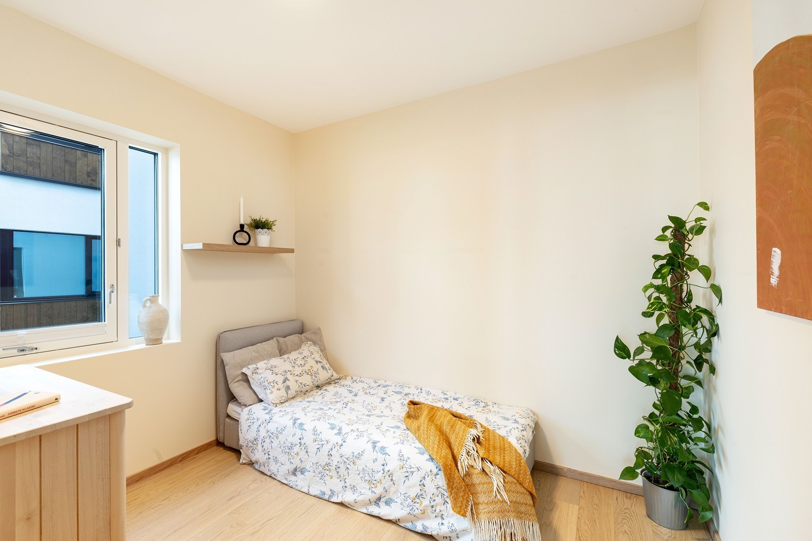 Soverom 2 med plass til dobbeltseng Galleribilde