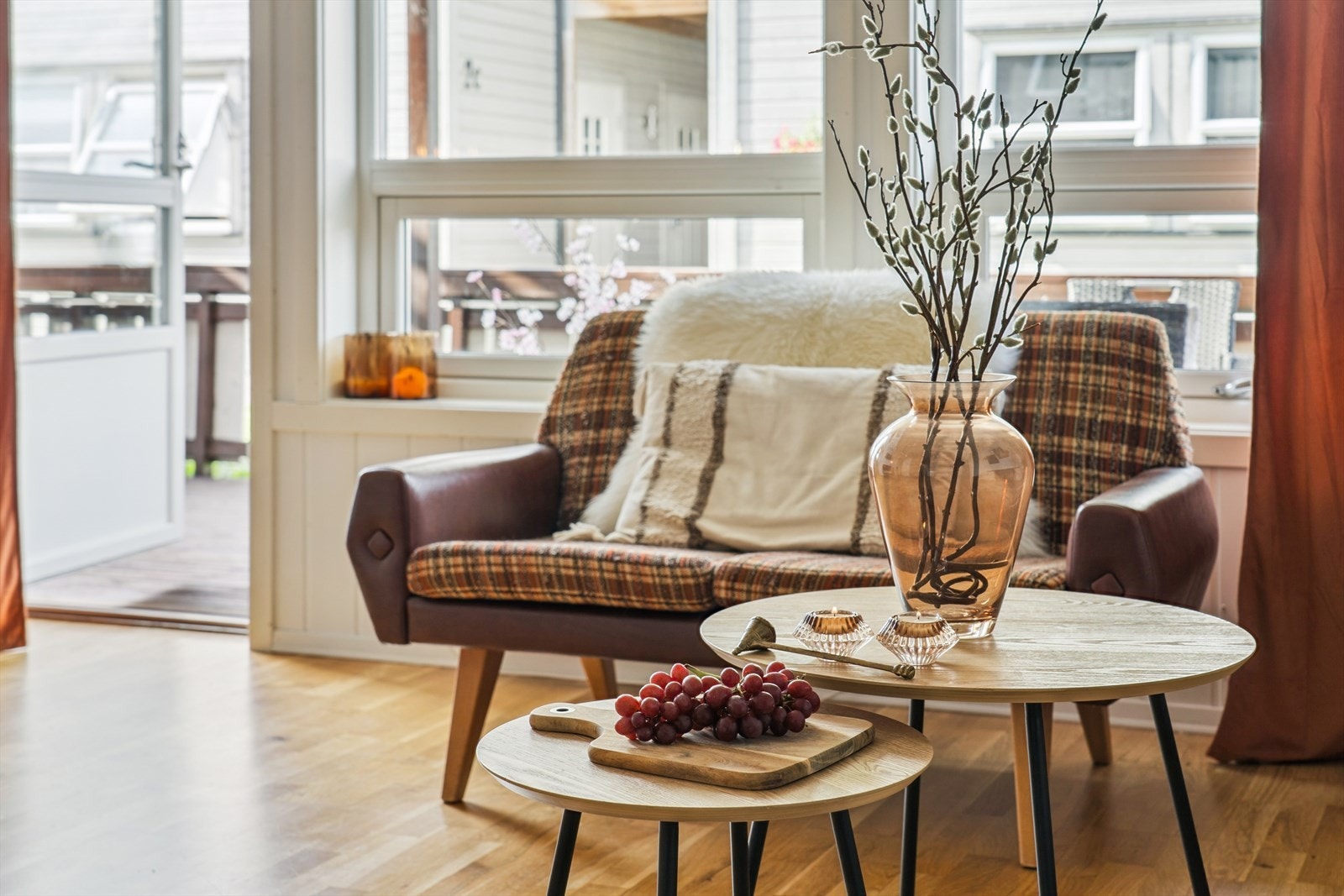 Godt med naturlig lysinnslipp fra de store vindusflatene. Galleribilde