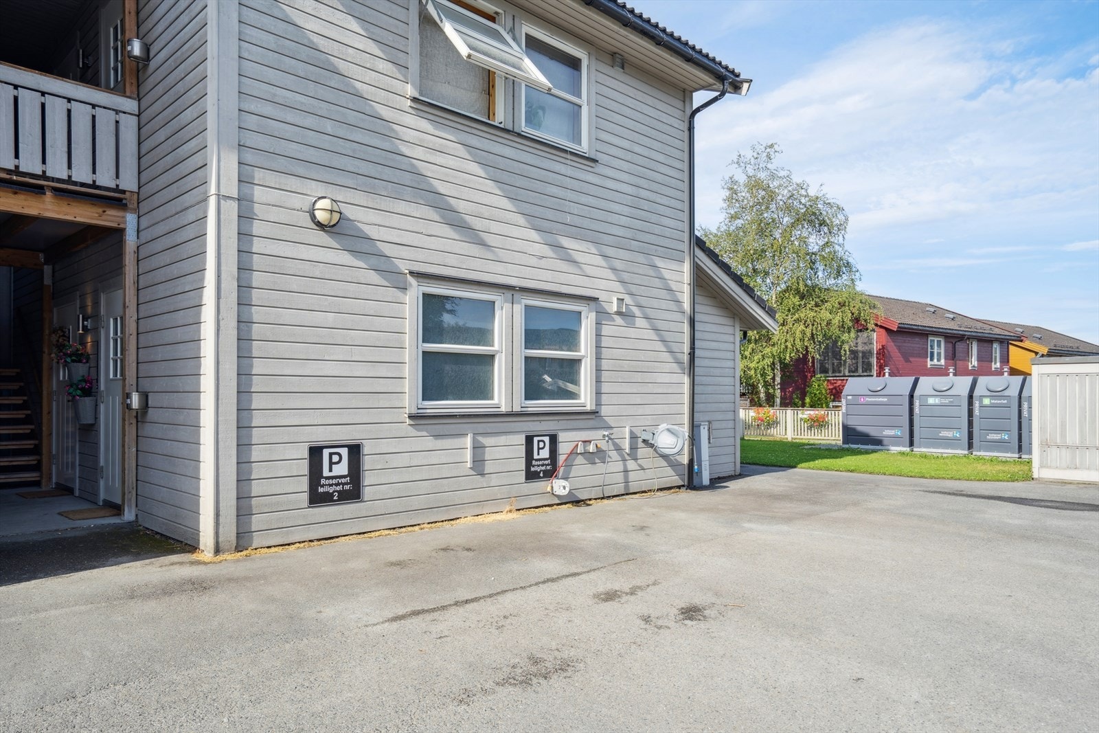 Parkering på borettslagets eiendom. Galleribilde