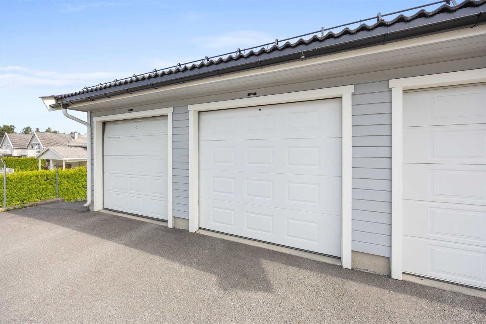 Garasje i felles rekke. Galleribilde