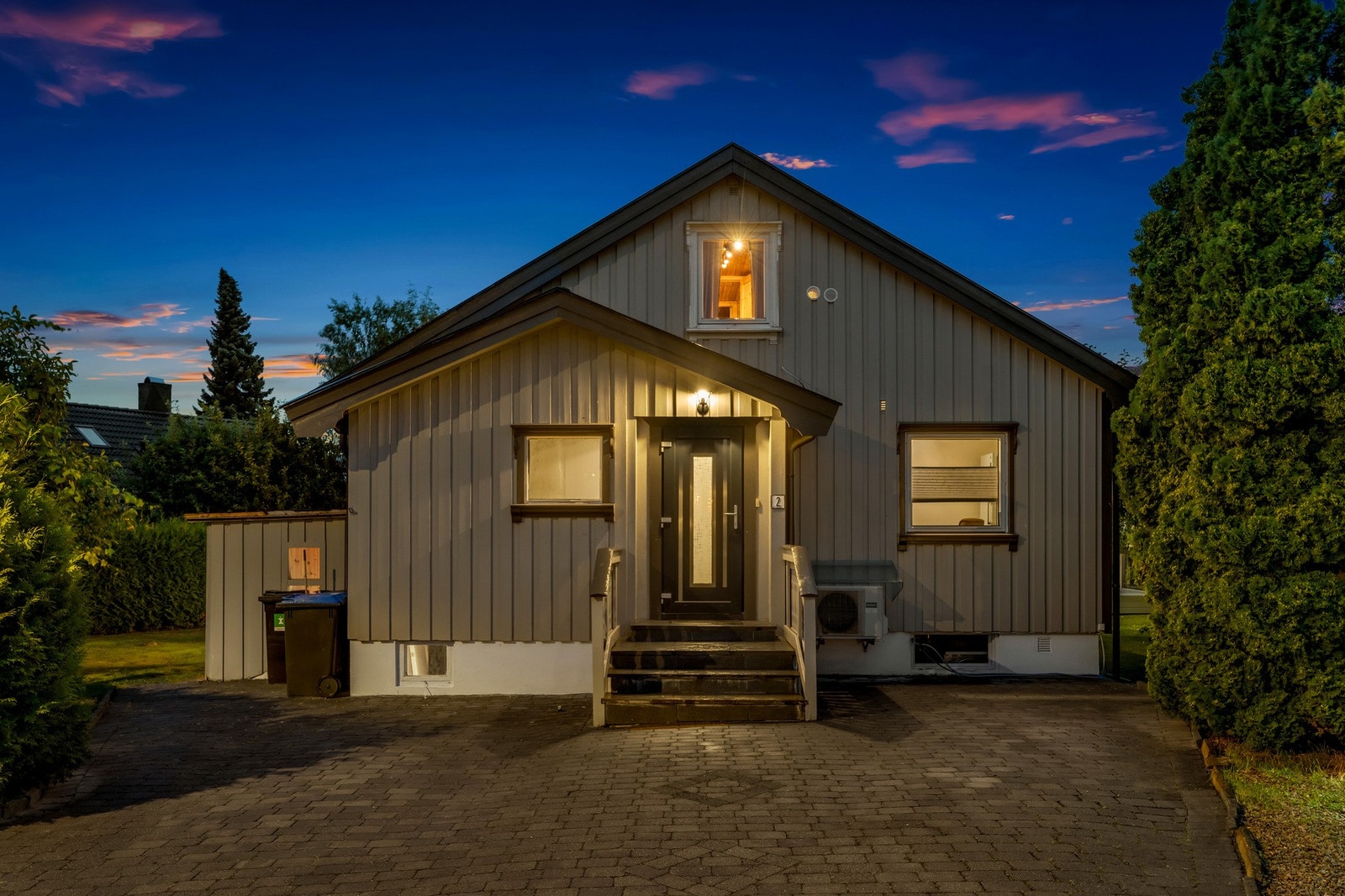 Kledning med etterisolasjon på alle vegger unntatt en er utført i 2020 Galleribilde