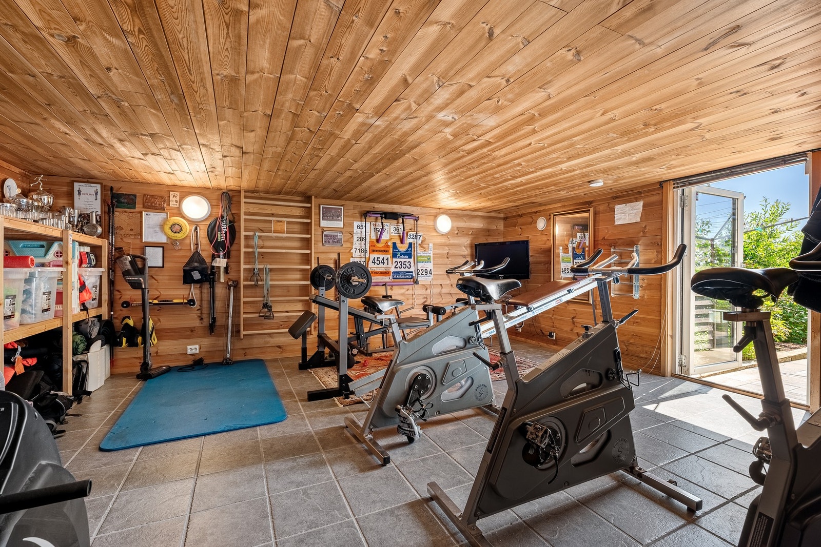 Teknisk rom/bod uten målbar høyde under garasjen