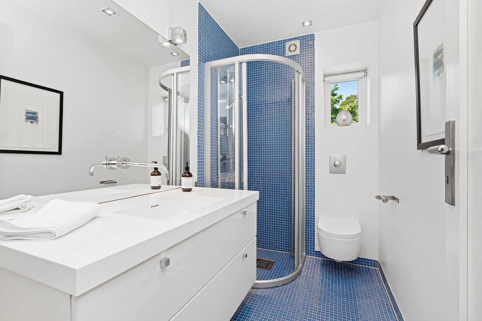 Bad med dusj i 1. etasje