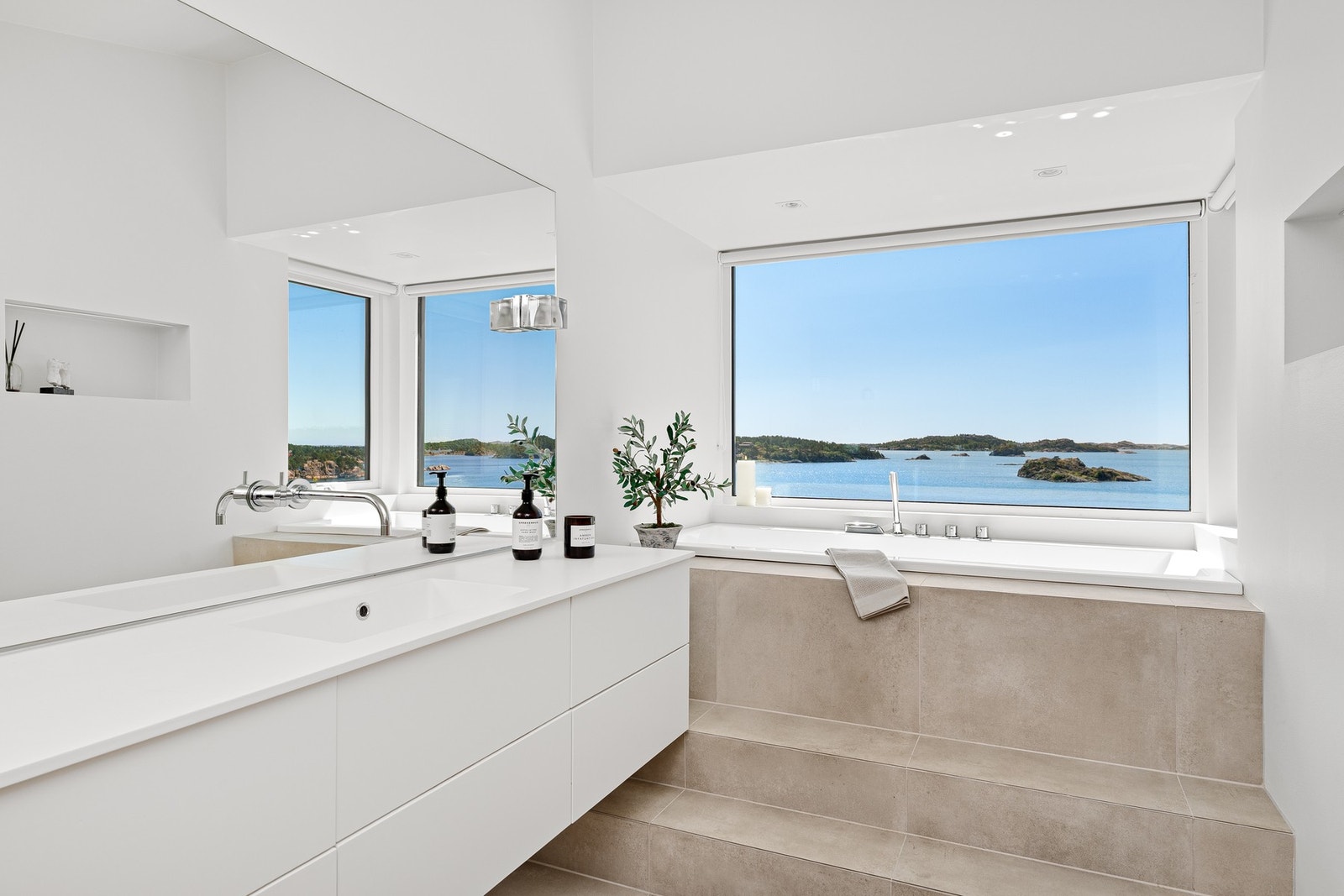 Nytt utvidet bad med badekar og dusj