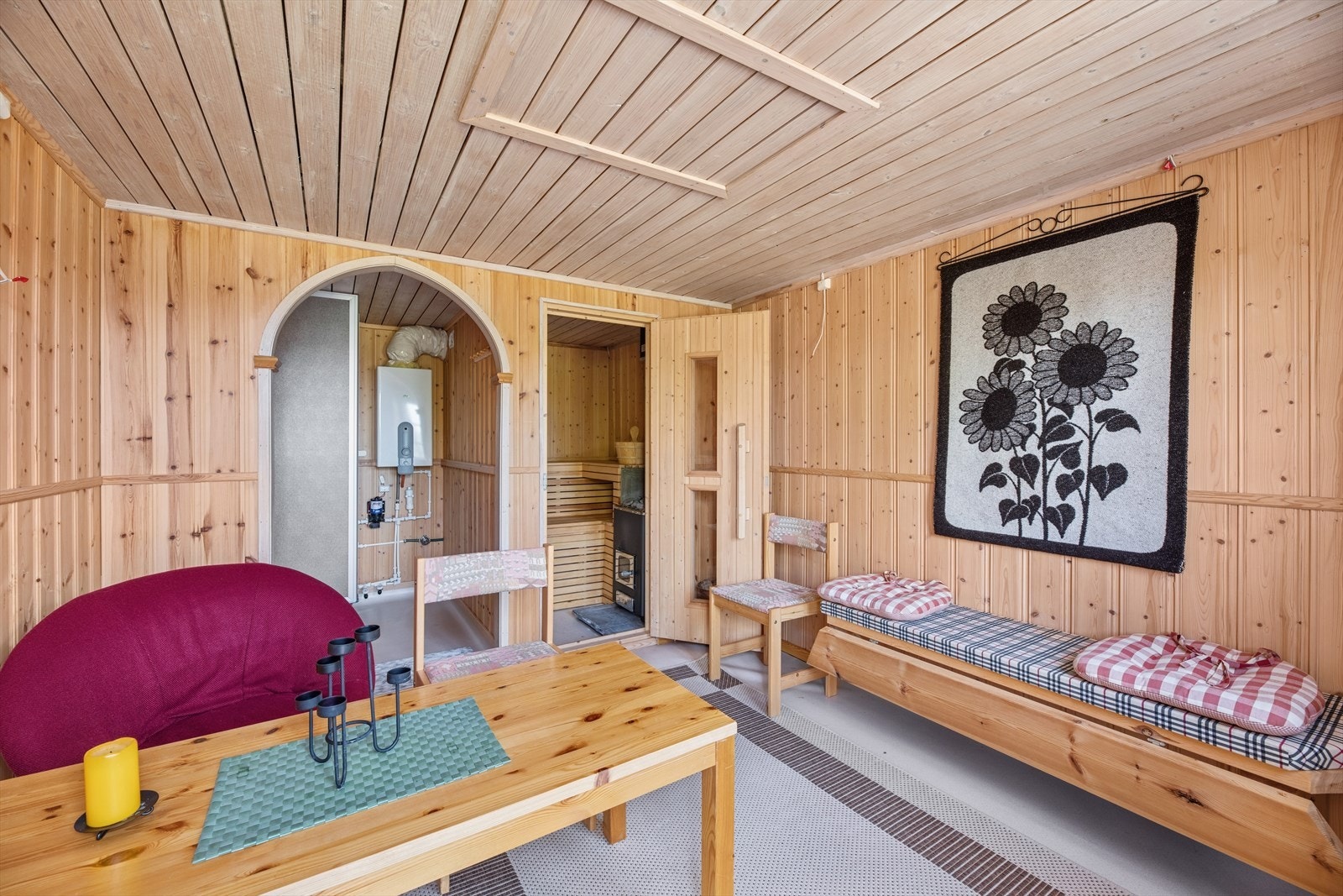 I annekset finner du dusjrommet og badstuen. Galleribilde