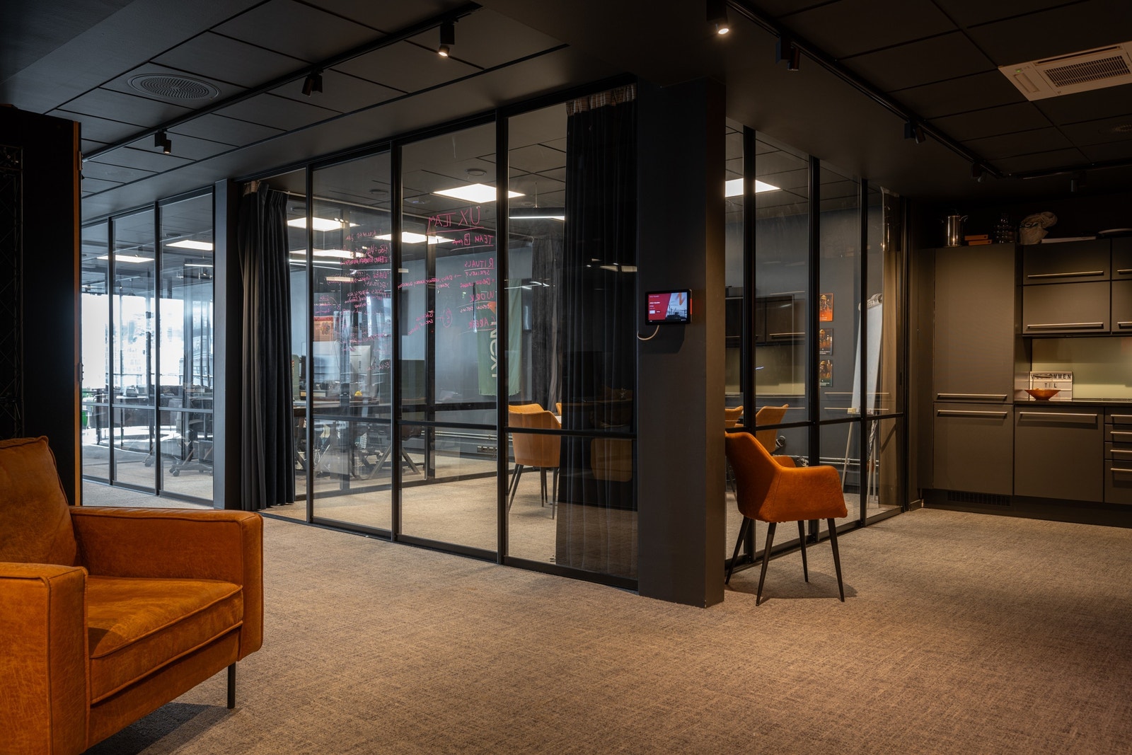 Inngangsparti med tilhørende møterom Galleribilde