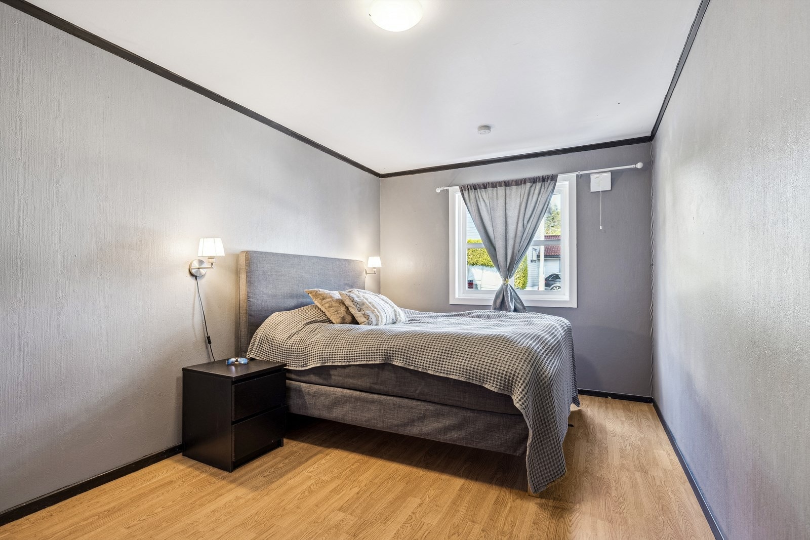 På soverom 2 er det plass til dobbelseng og nattbord. Galleribilde