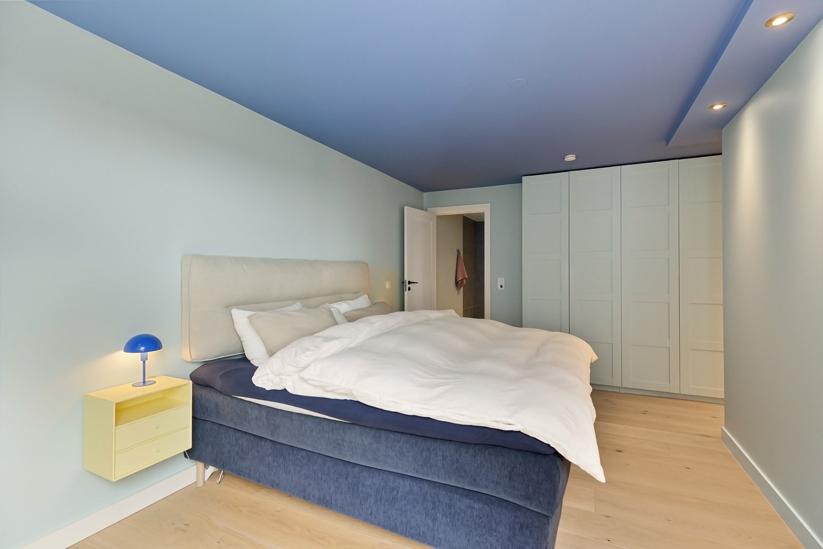 Alle overflater er malt i 2023 med bistand fra fargerådgiver Ingrid Simensen. Galleribilde