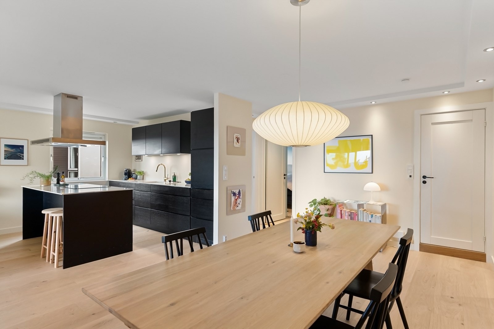 Sosial og praktisk planløsning med fine soner. Galleribilde