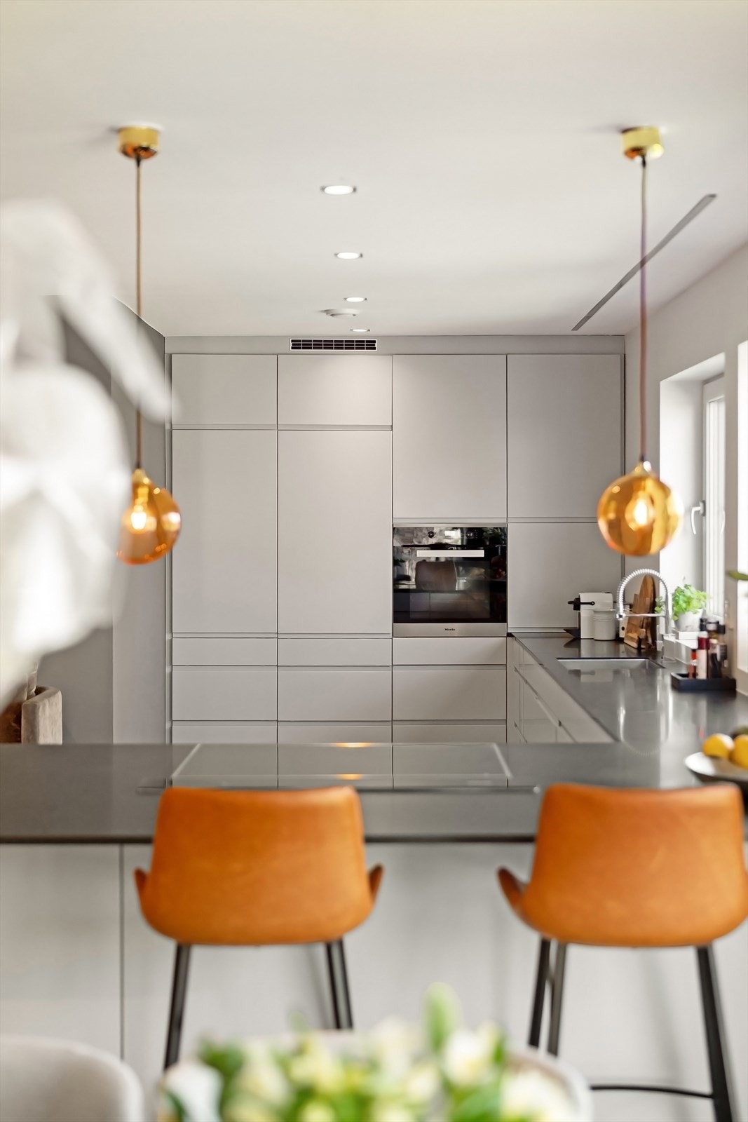 Gjennomgående moderne materialvalg og løsninger Galleribilde