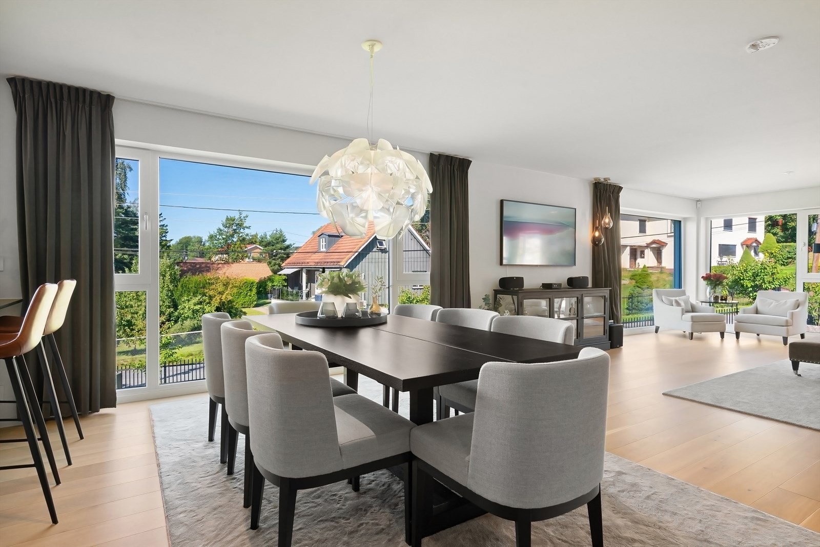 En-stavs eikeparkett i alle oppholdsrom Galleribilde