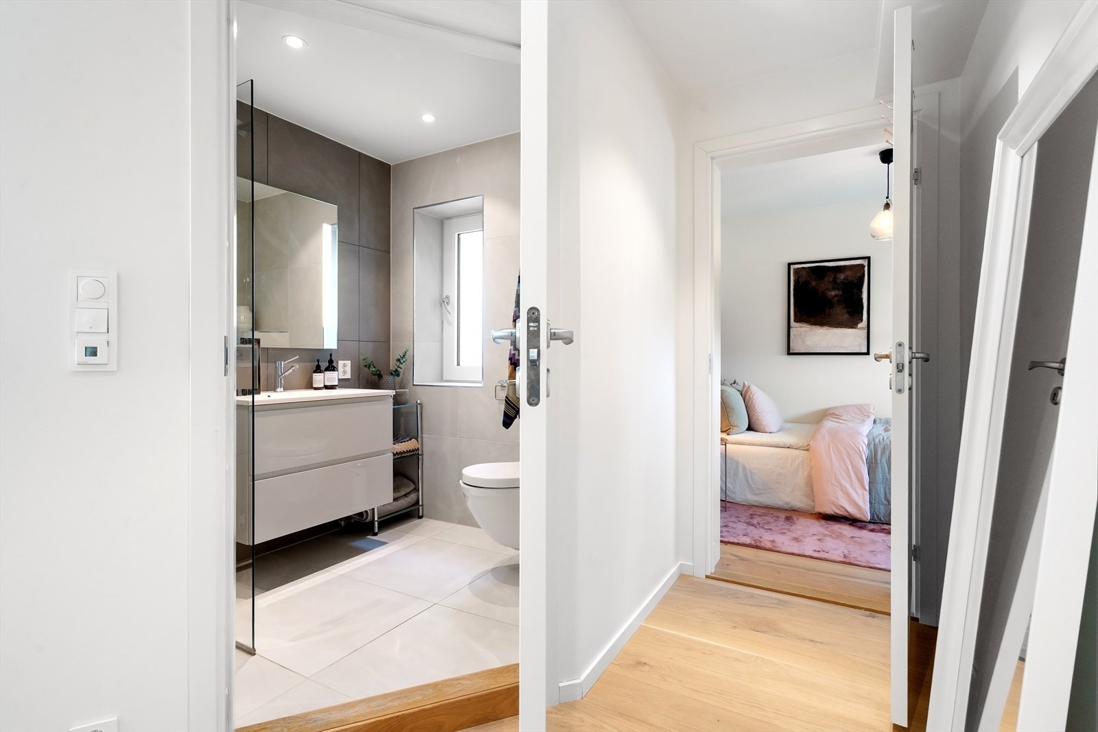 Gang i øverste etasje, mot bad 2 og soverom 4 Galleribilde