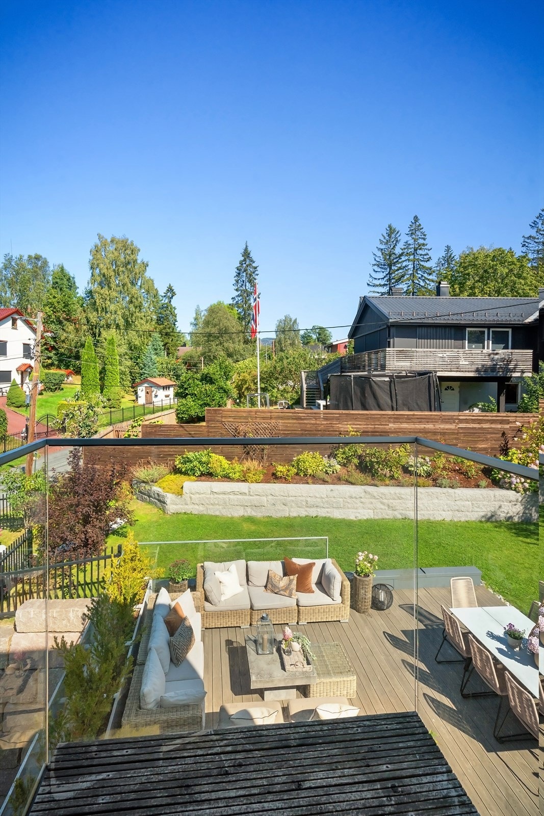 Eiendommen fremstår som svært godt vedlikeholdt Galleribilde