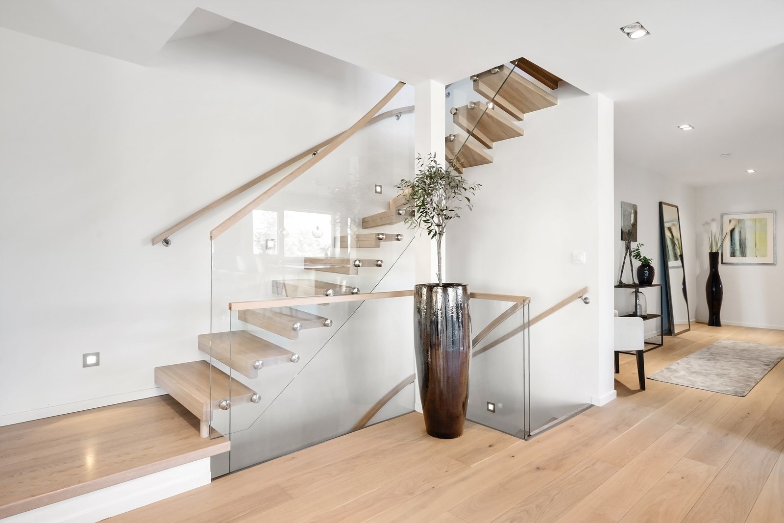 Trapp opp til husets hovedetasje/familierom Galleribilde