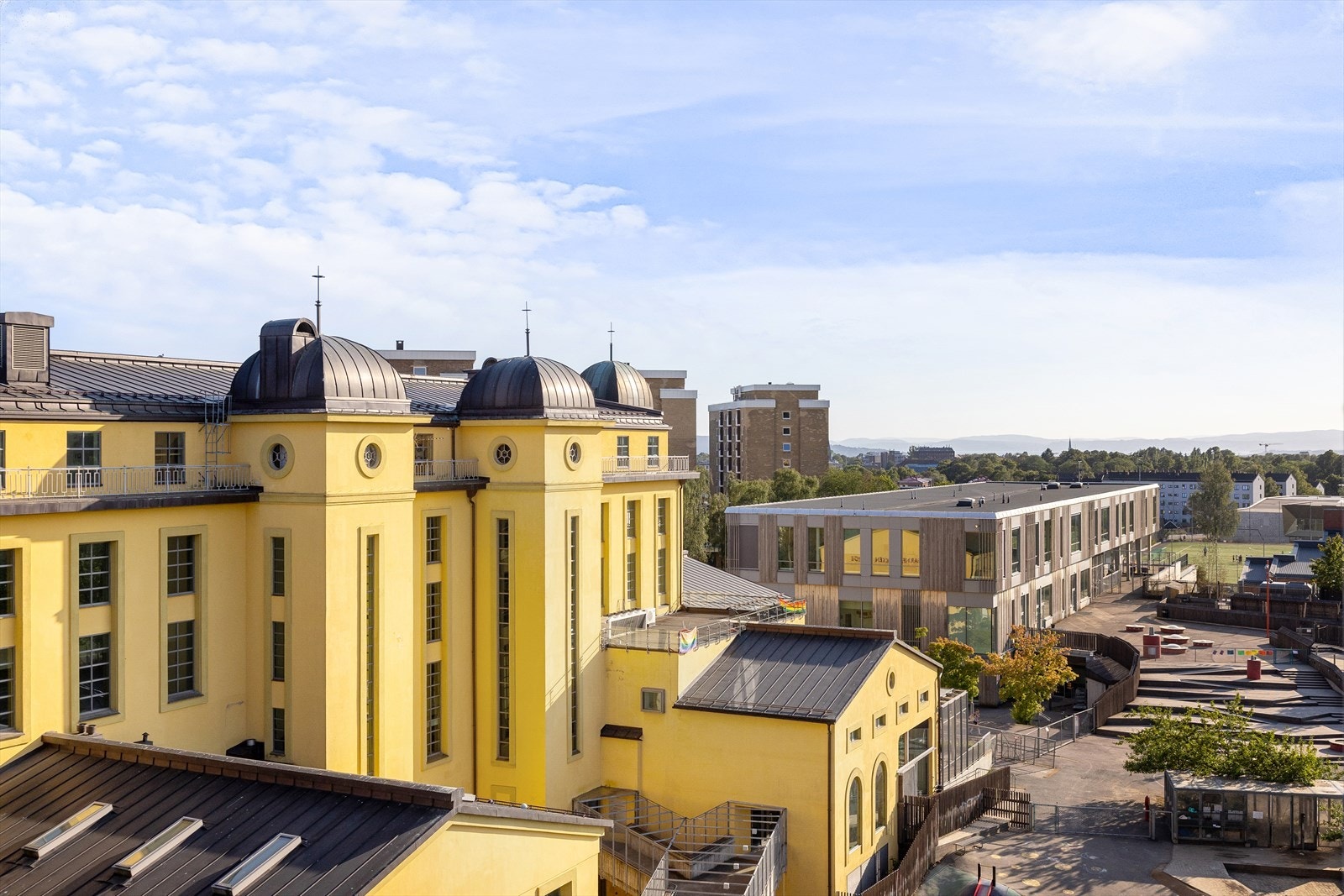 Leiligheten byr på en fantastisk, vidstrakt utsikt over nærområdet. Galleribilde