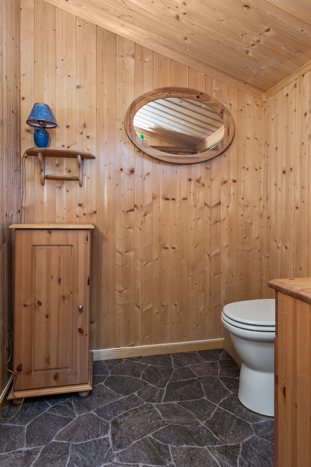 Toalettrom. Galleribilde