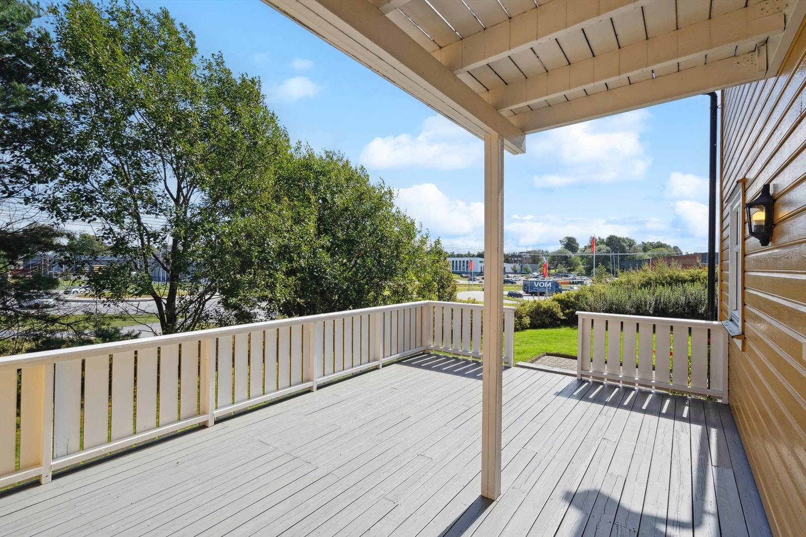 Boligen disponerer det grønt område som naturlig ligger tilhørende utenfor andelen Galleribilde