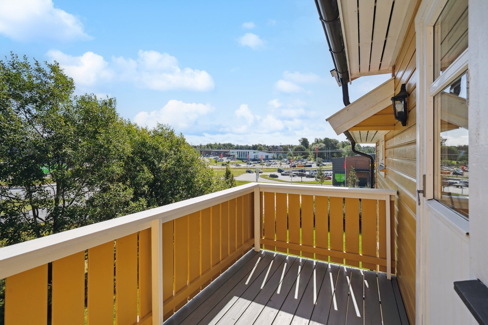 Fra boligen er det gangavstand til et varierende utvalg av service tilbud Galleribilde