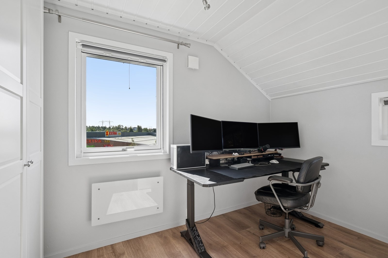 Det minste soverommet passer ypperlig som gjesterom eller hjemmekontor Galleribilde