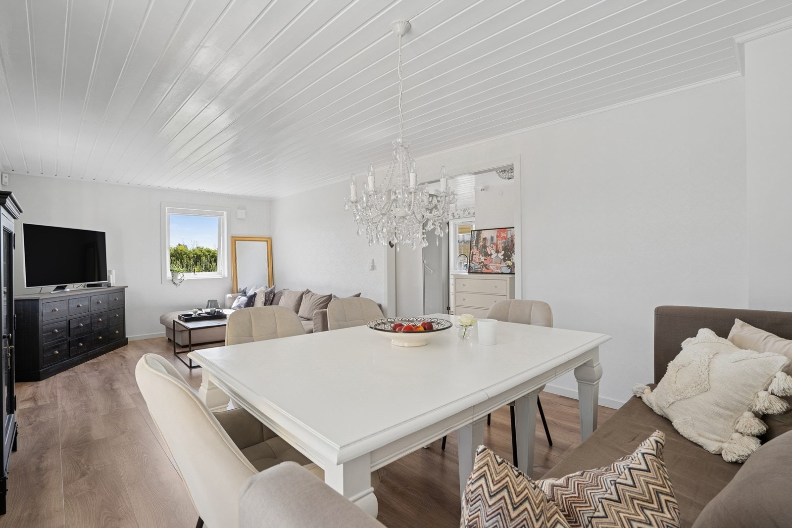 Boligen har en familievennlig og praktisk planløsning Galleribilde