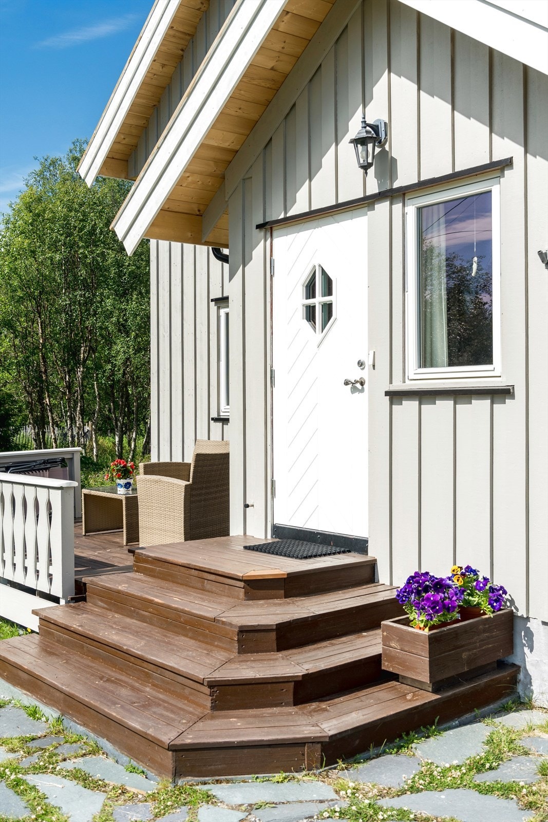 Platting i forbindelse med inngangspartiet. Galleribilde