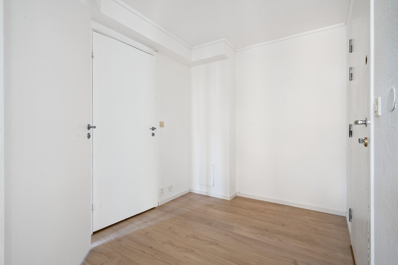Entré med god pkass til garderobeløsning Galleribilde