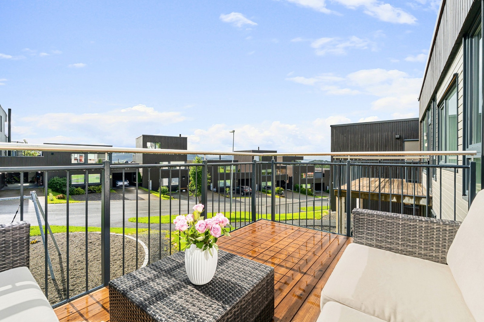 Beliggende i et attraktivt og rolig område med nærhet til både Stjørdal sentrum og naturområder. Galleribilde