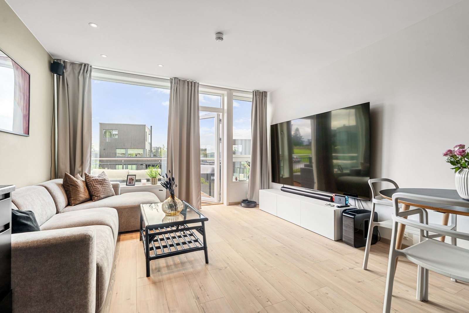 Eiendomsmegler1 ved Andreas Herjuan presenterer: Hulderveien 52. Galleribilde