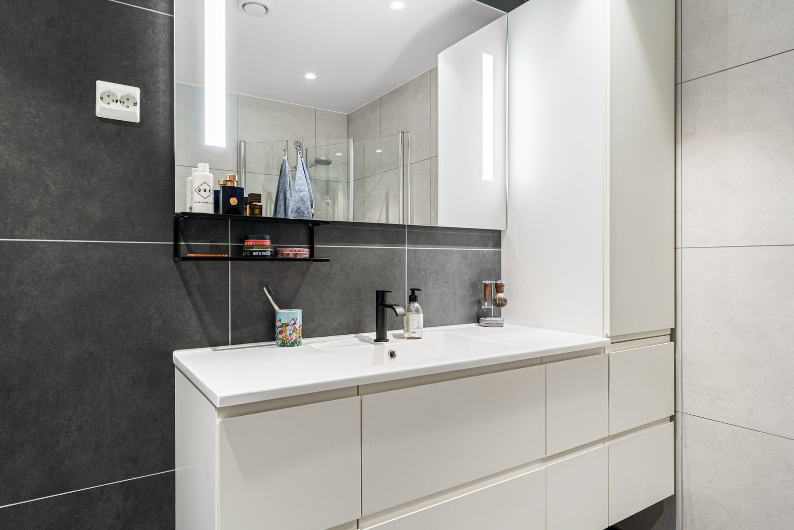 Gode muligheter for oppbevaring i servantskap. Galleribilde